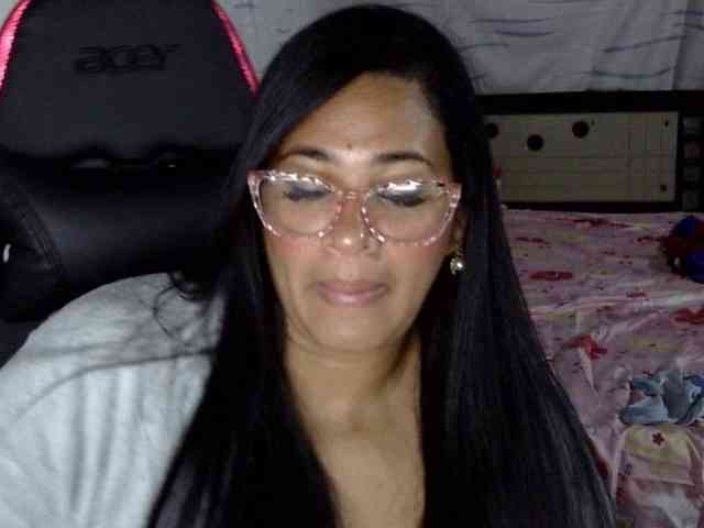 Letty33 webcam