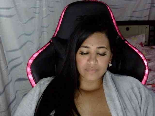Letty33 webcam