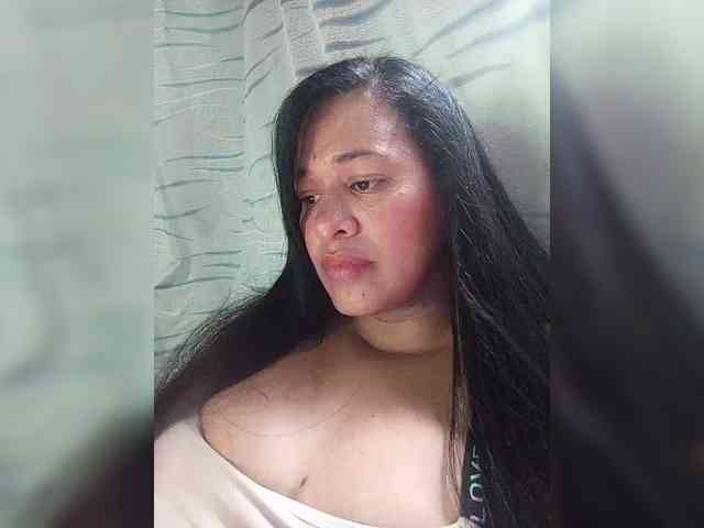 Letty33 webcam