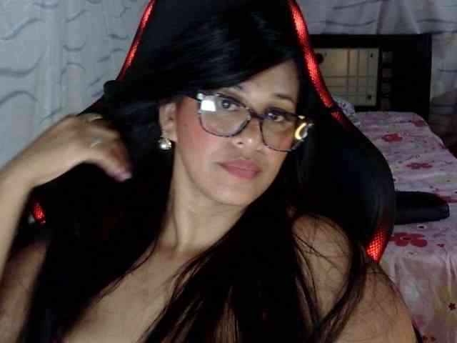 Letty33 webcam