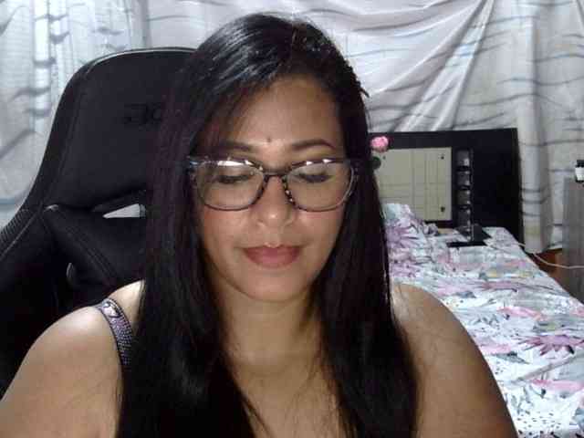 Letty33 webcam