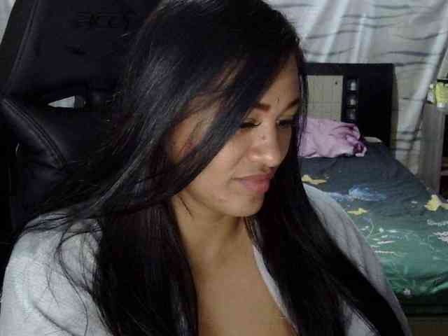 Letty33 webcam