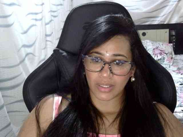 Letty33 webcam