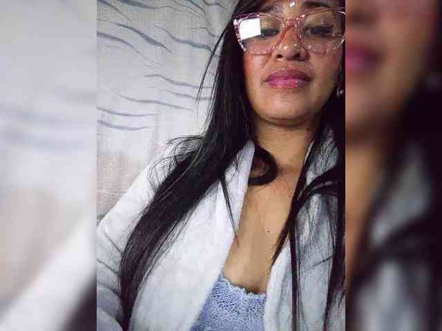 Letty33 webcam