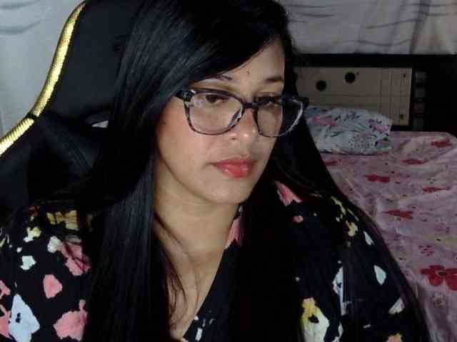 Letty33 webcam