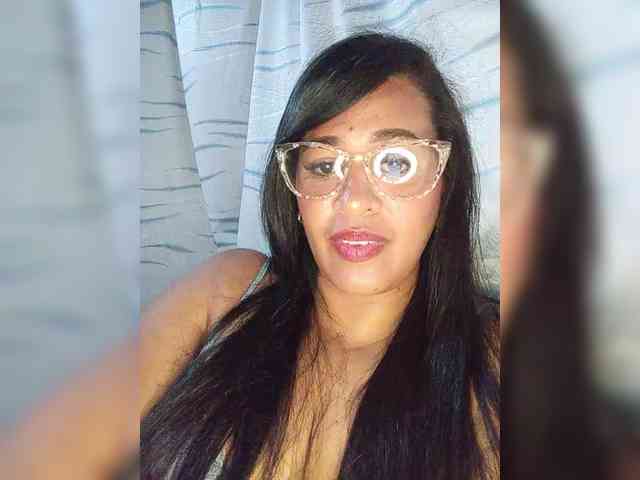Letty33 webcam