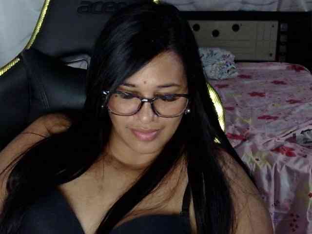 Letty33 webcam