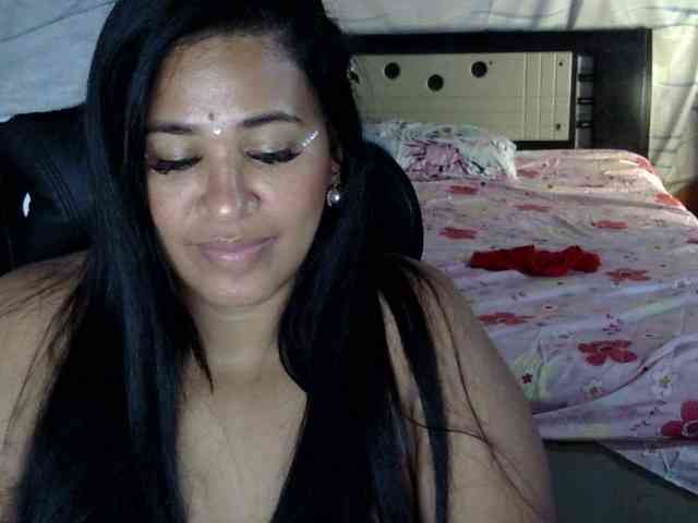 Letty33 webcam