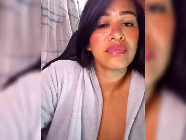 Letty33 webcam