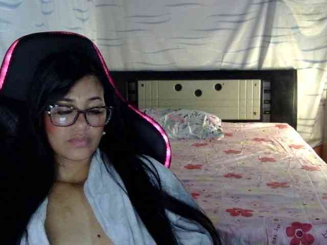 Letty33 webcam
