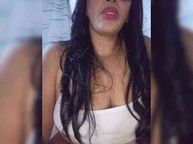 Letty33 webcam