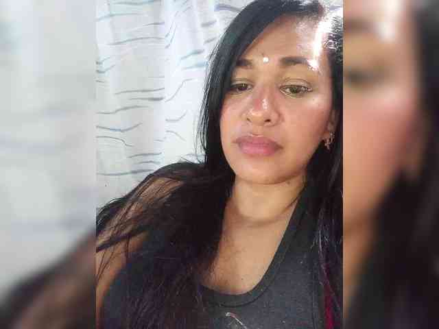 Letty33 webcam