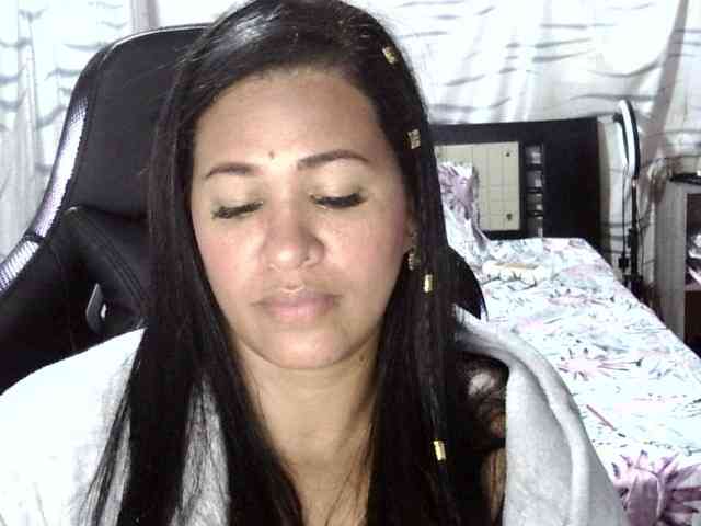 Letty33 webcam