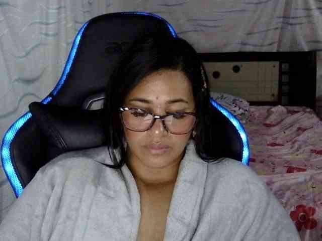Letty33 webcam