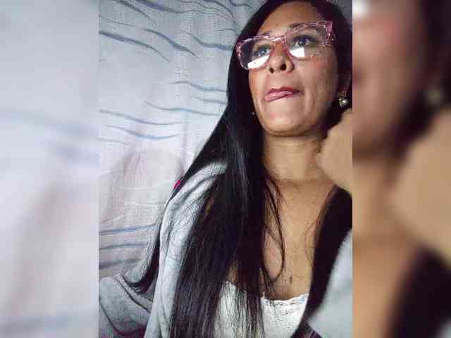 Letty33 webcam