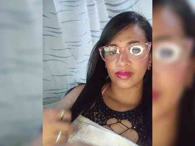 Letty33 webcam