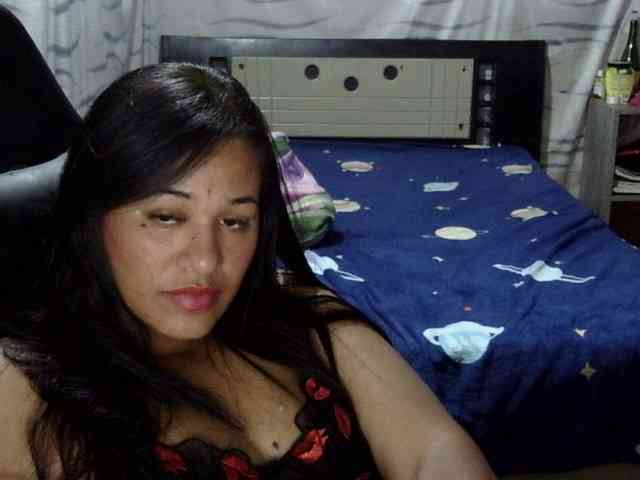 Letty33 webcam