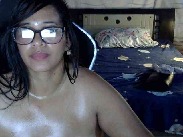 Letty33 webcam