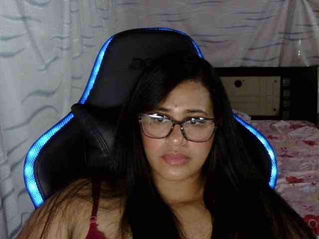Letty33 webcam