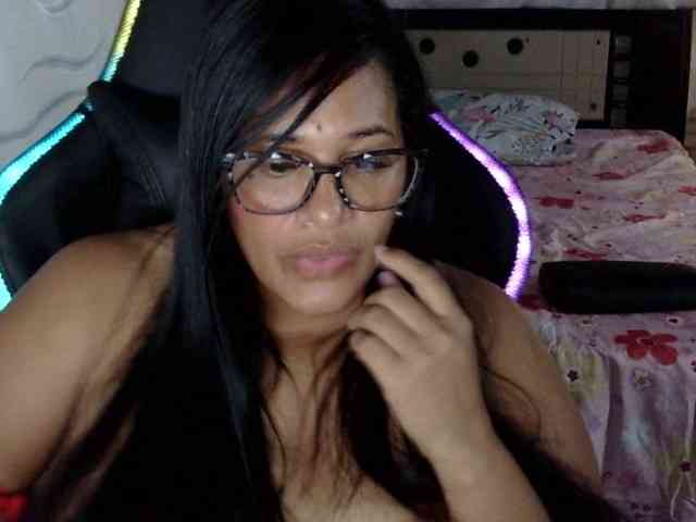 Letty33 webcam