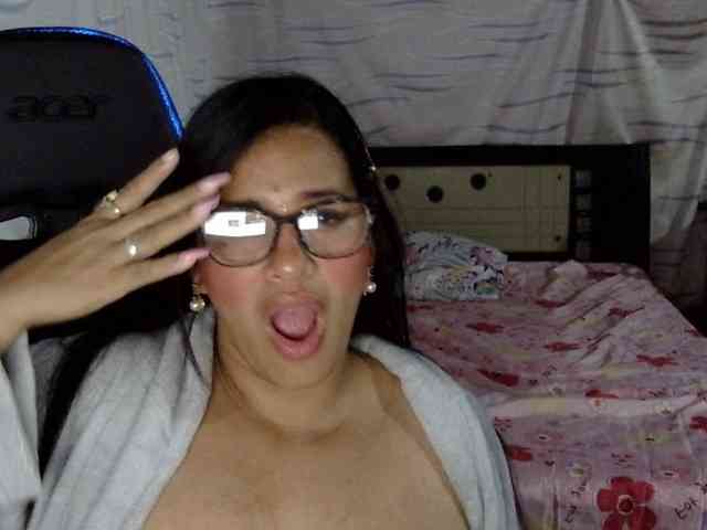 Letty33 webcam