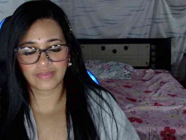 Letty33 webcam