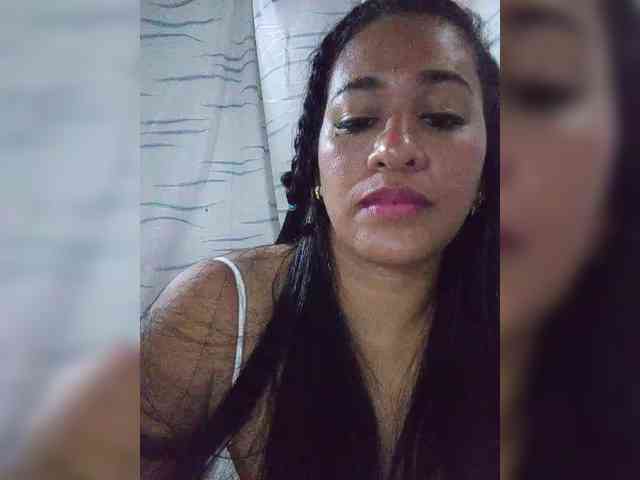 Letty33 webcam
