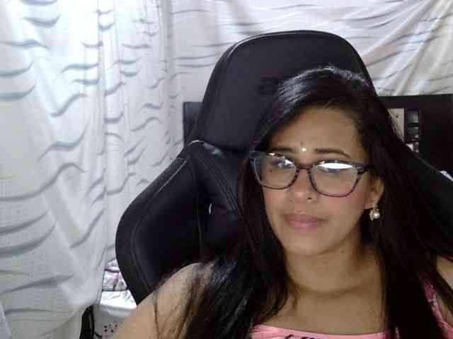 Letty33 webcam