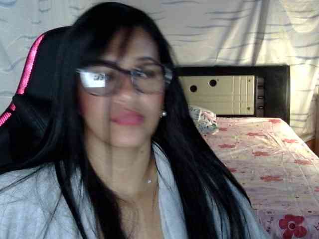 Letty33 webcam
