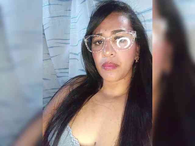 Letty33 webcam