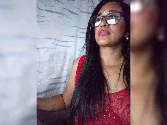 Letty33 webcam