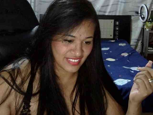 Letty33 webcam