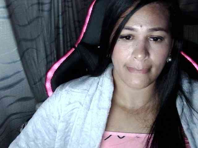 Letty33 webcam