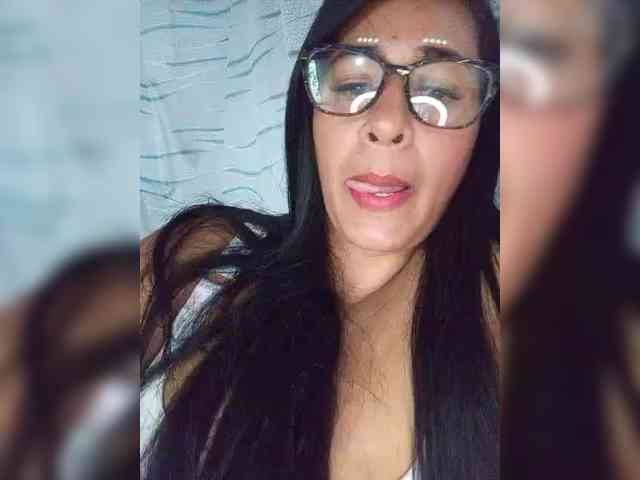 Letty33 webcam