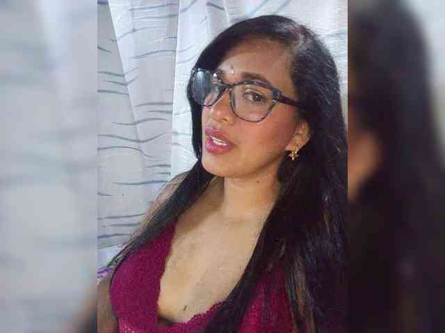 Letty33 webcam