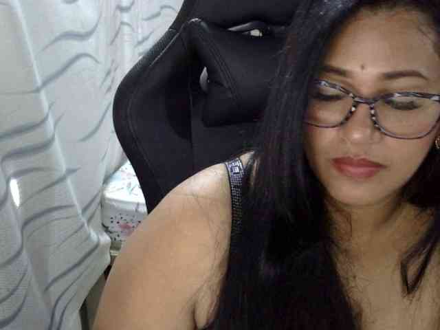 Letty33 webcam