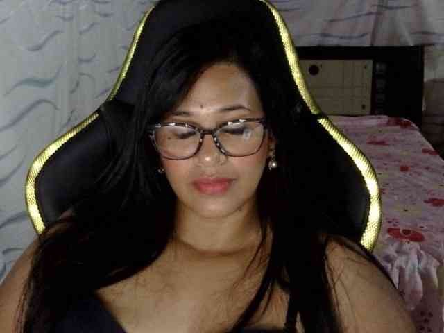 Letty33 webcam