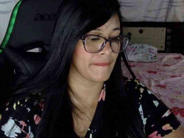 Letty33 webcam
