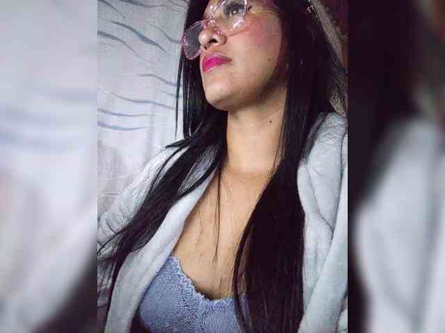Letty33 webcam