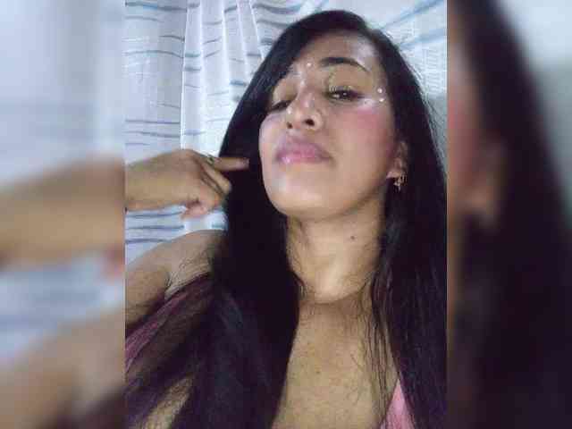Letty33 webcam