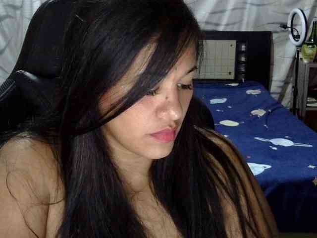 Letty33 webcam