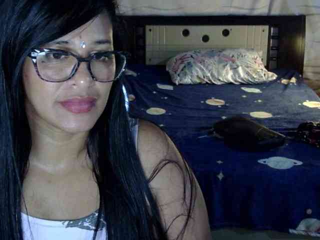 Letty33 webcam