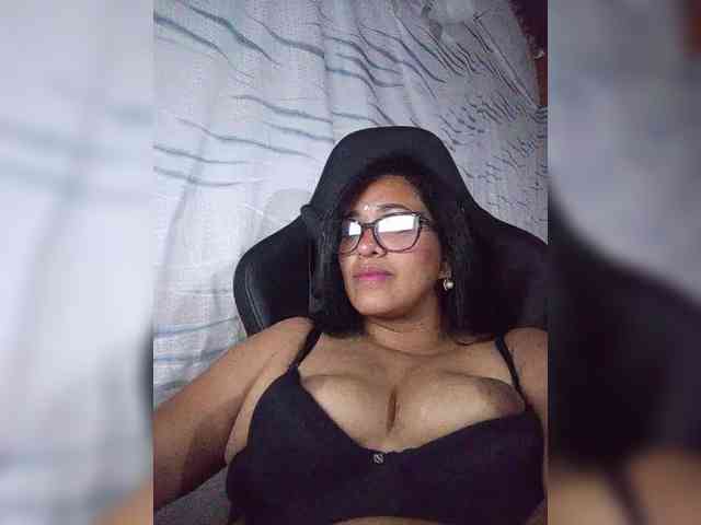 Letty33 webcam