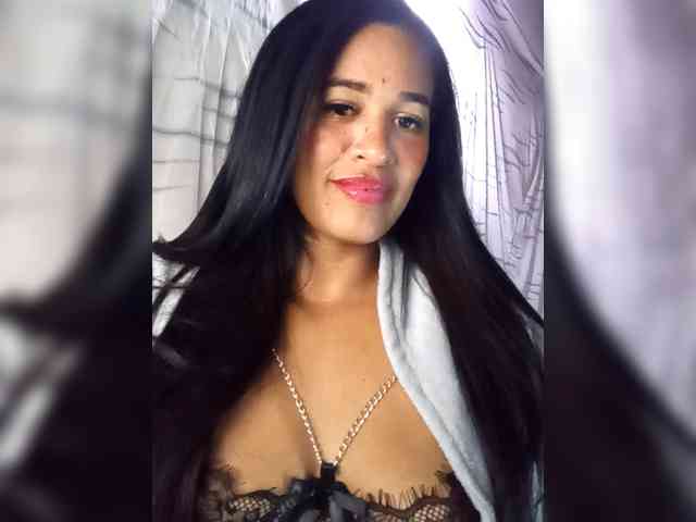 Letty33 webcam