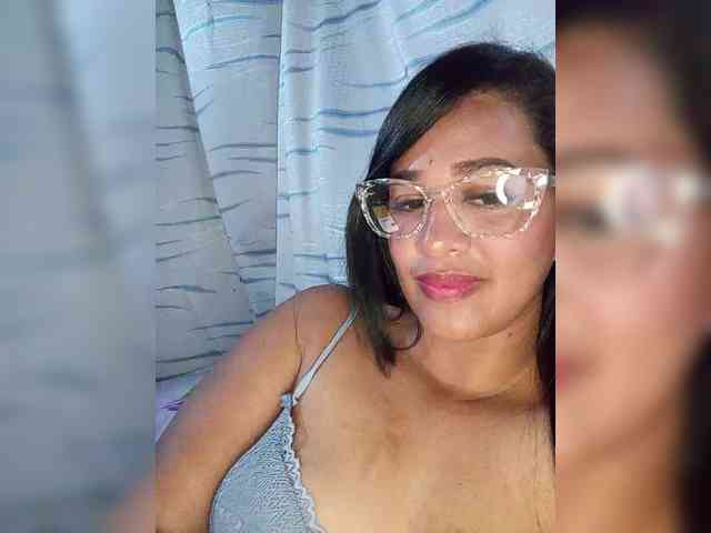 Letty33 webcam