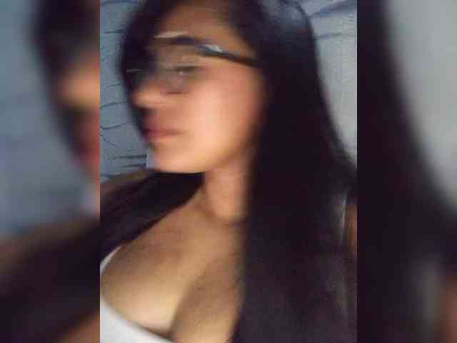 Letty33 webcam