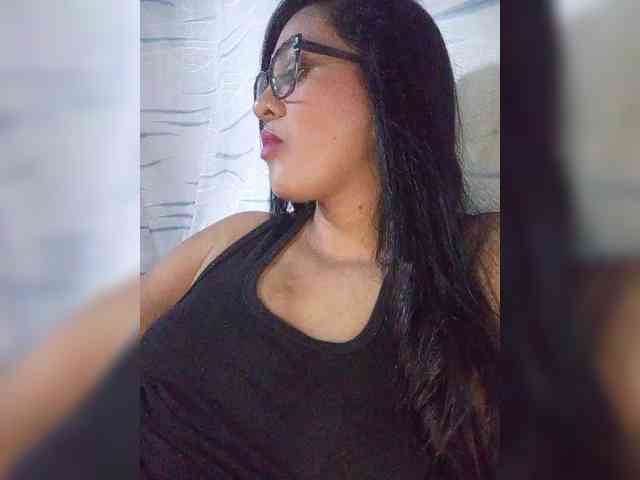Letty33 webcam