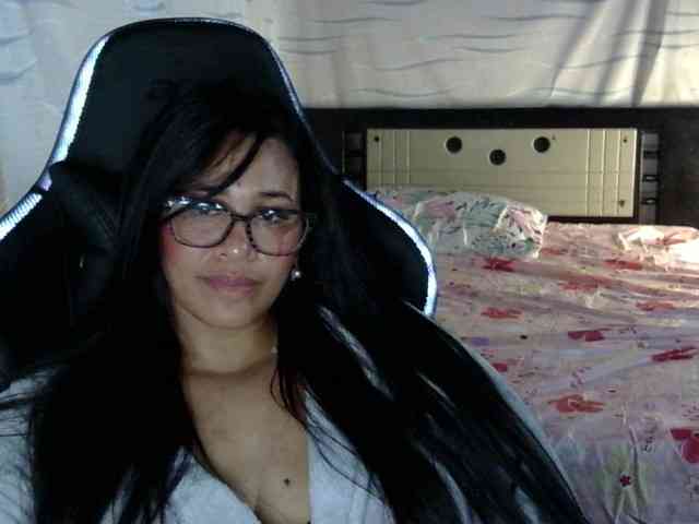 Letty33 webcam