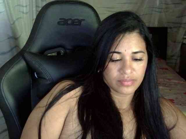 Letty33 webcam