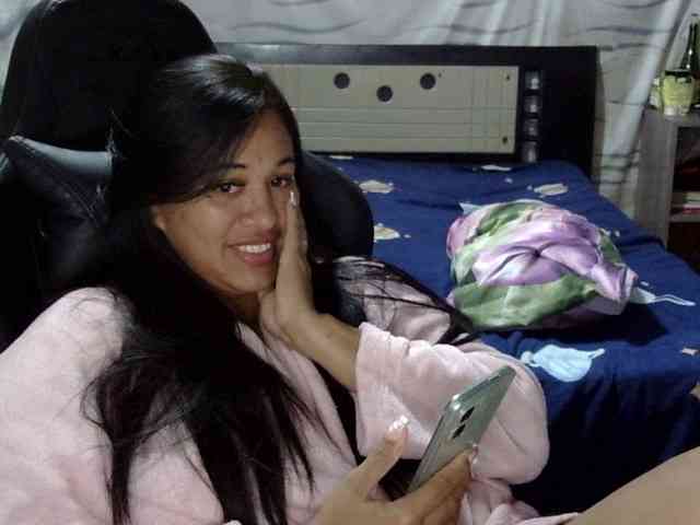 Letty33 webcam